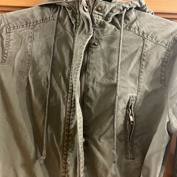 Light weight army green jacket - Picture 3 of 3